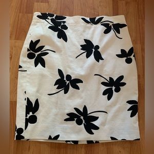 J.Crew The Pencil Skirt White with Black Flowers NWT